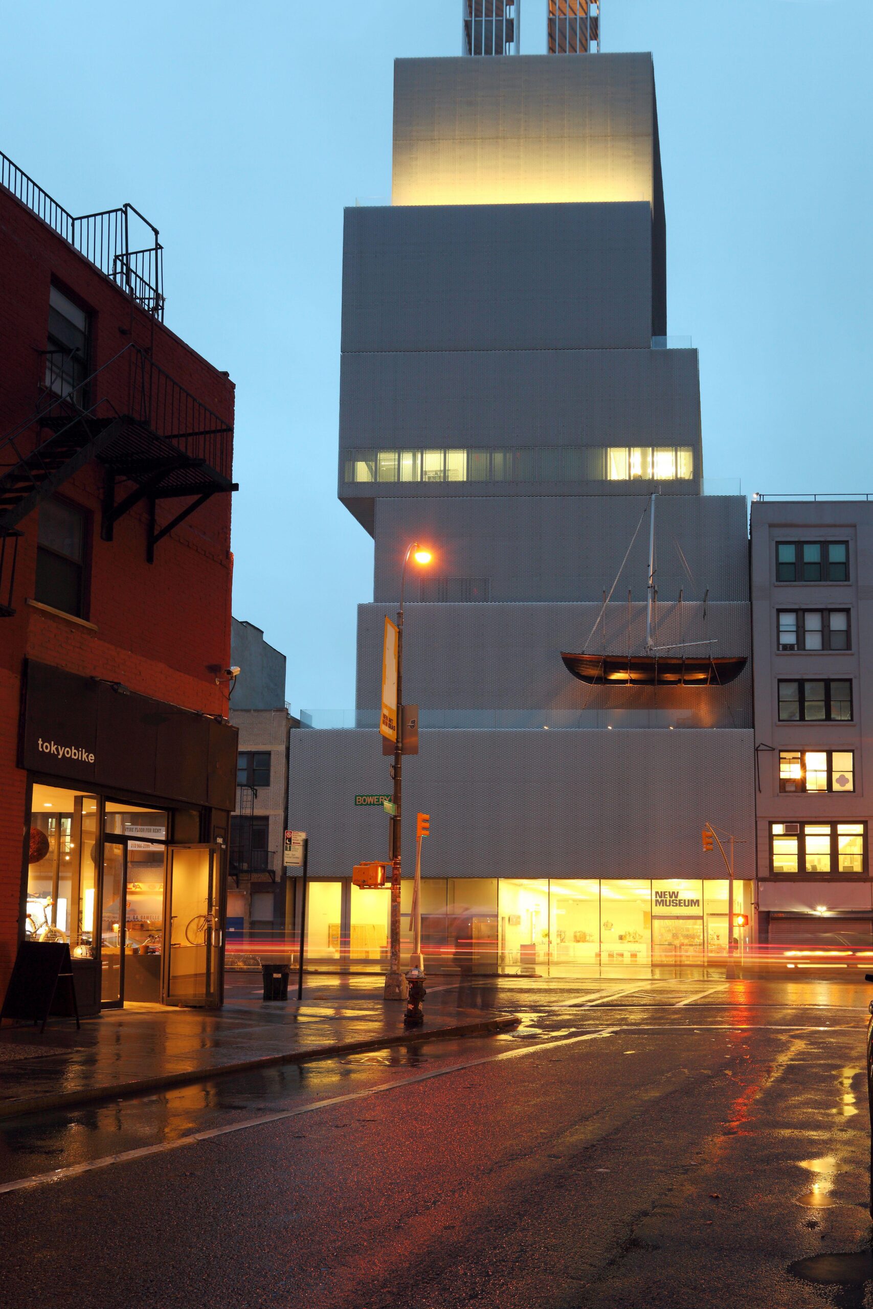 The New Museum at dusk. INTERFOTO / Alamy Stock Photo