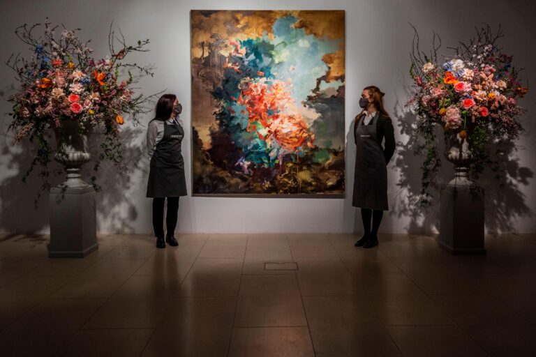 Flora Yukhnovich's Tu Vas Me Faire Rougir, as a contemporary highlight within Christies 20th/21st Century: London Evening Sale March 2022. Guy Bell / Alamy Stock Photo